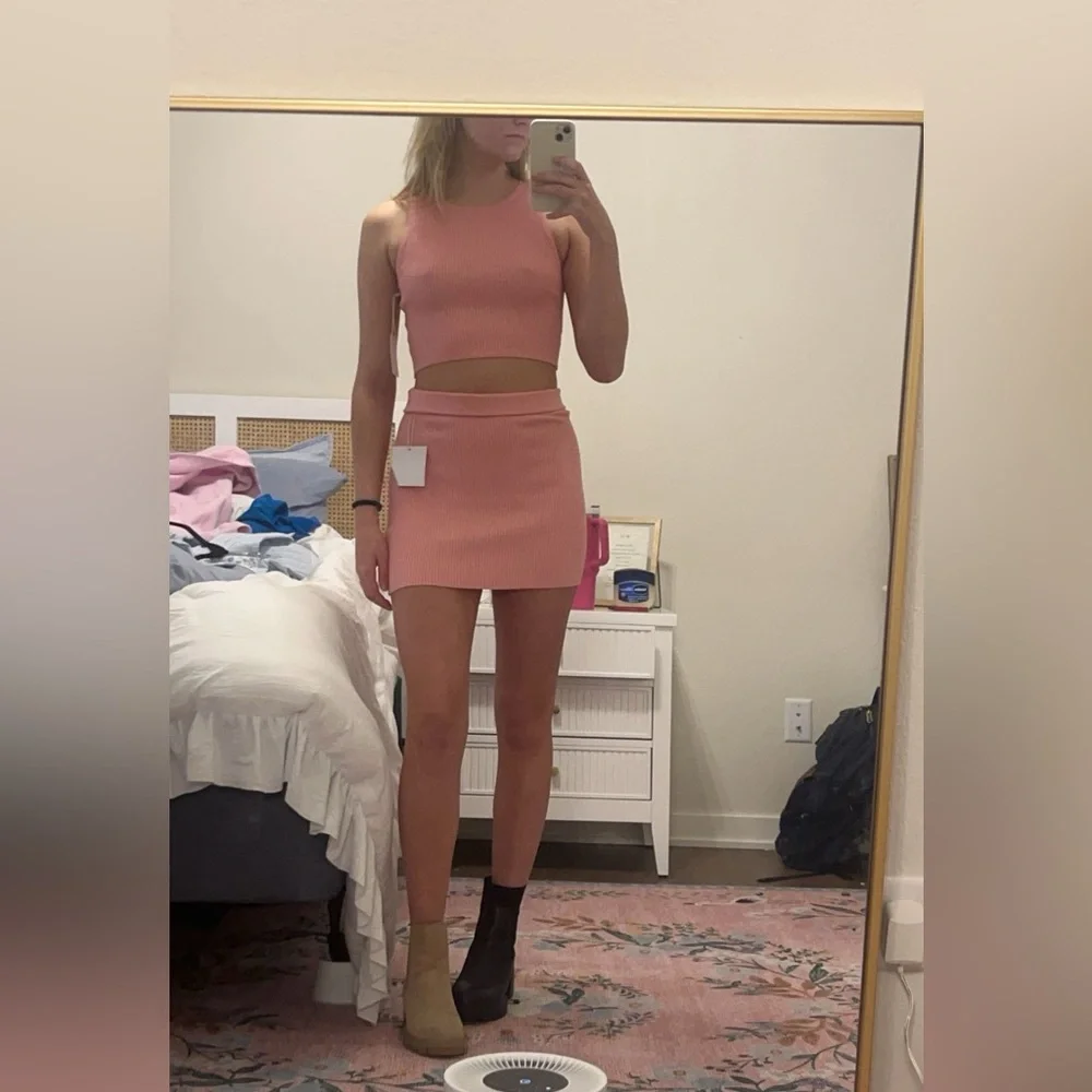 Revolve Pink Ribbed Set - Picture 3 of 3